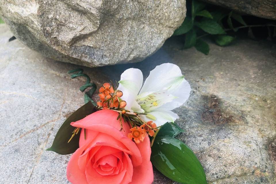 Groomsmen boutonniere