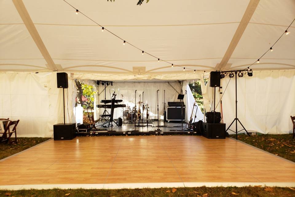 Dance floor - band ready!