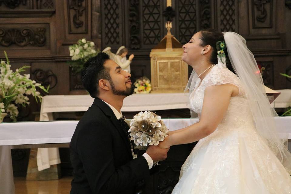 Yadira and Daniel at the alter