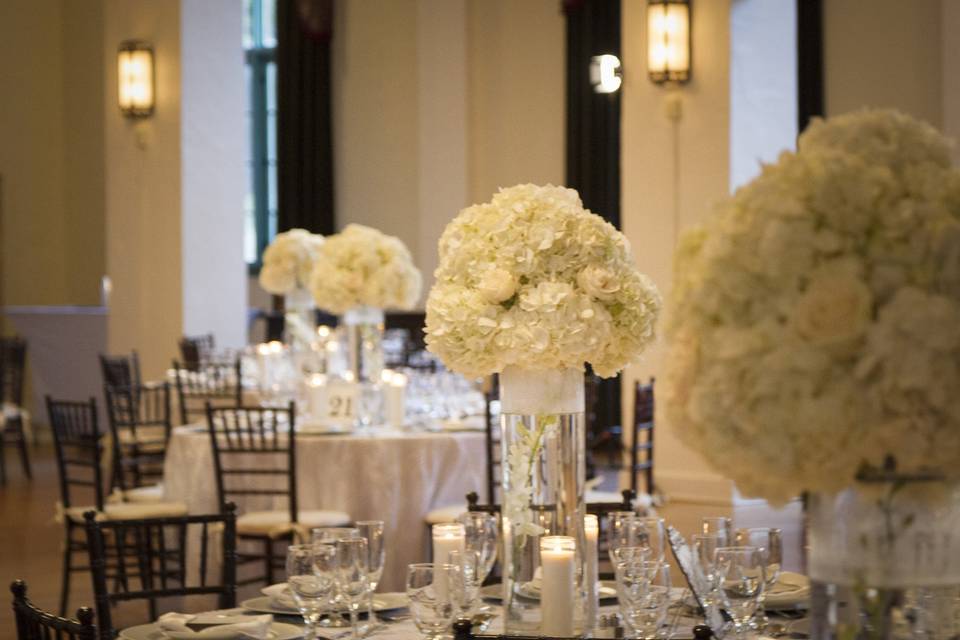 Table setting with centerpiece