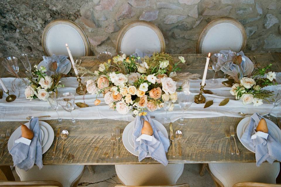 Long tables with blush and blue colors
