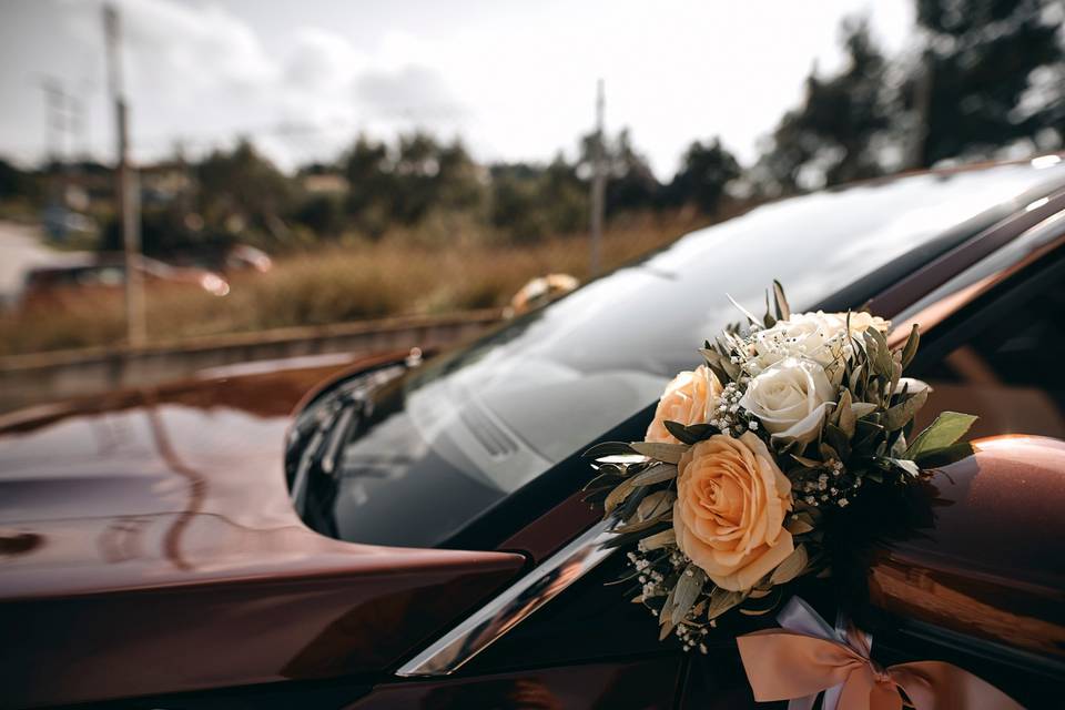 Rose bouquet wedding car