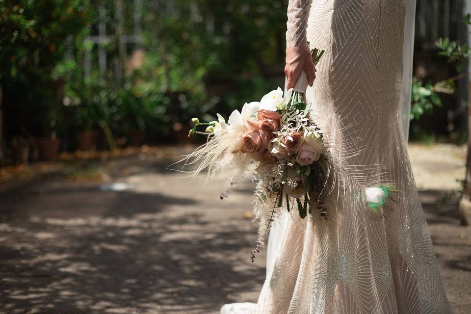 Boho bride and bouquet