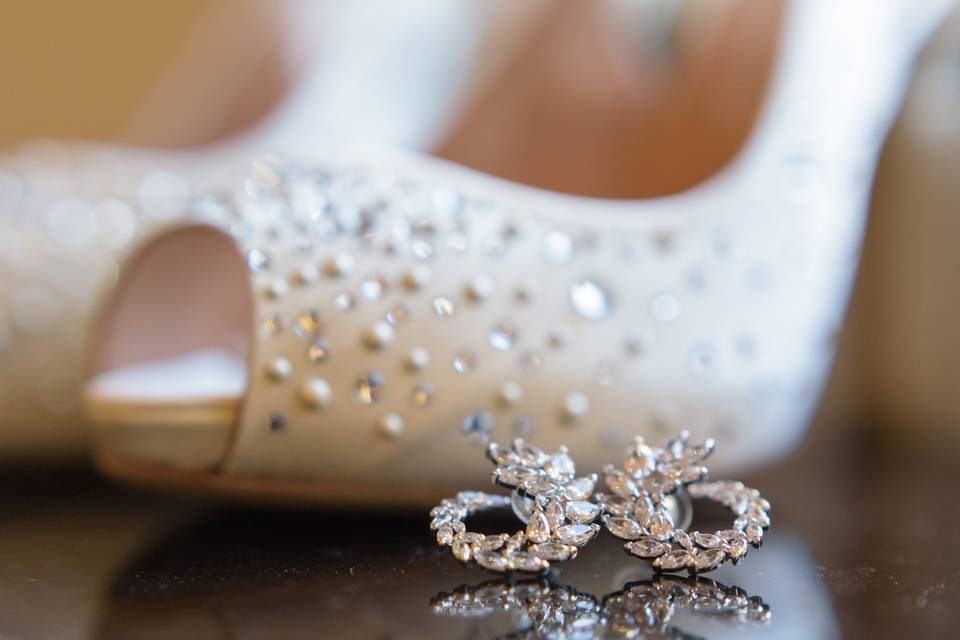 Bride's shoes and earrings
