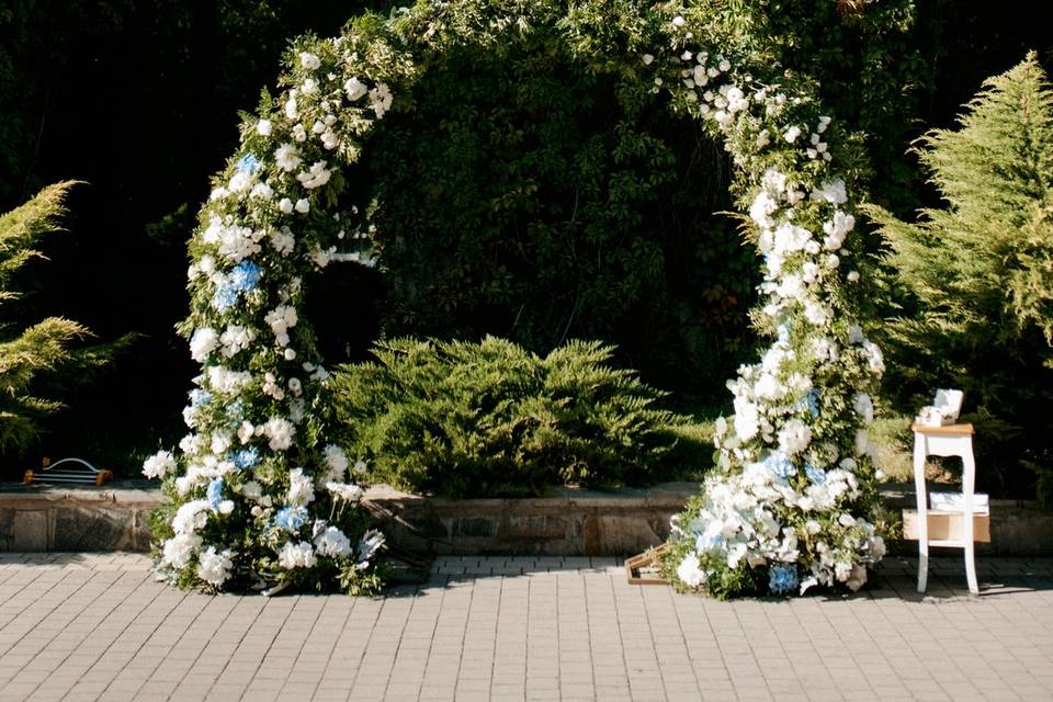 Wedding circle flowers decor