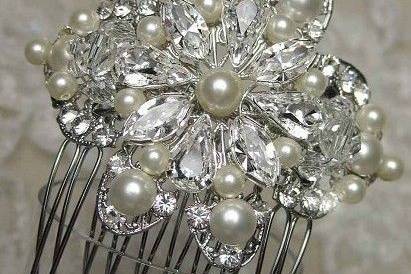 Diamond and pearl hair brooch