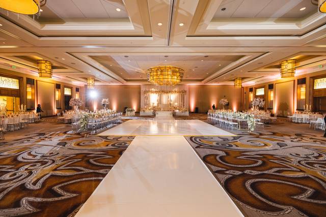 White Wrap with attached aisle