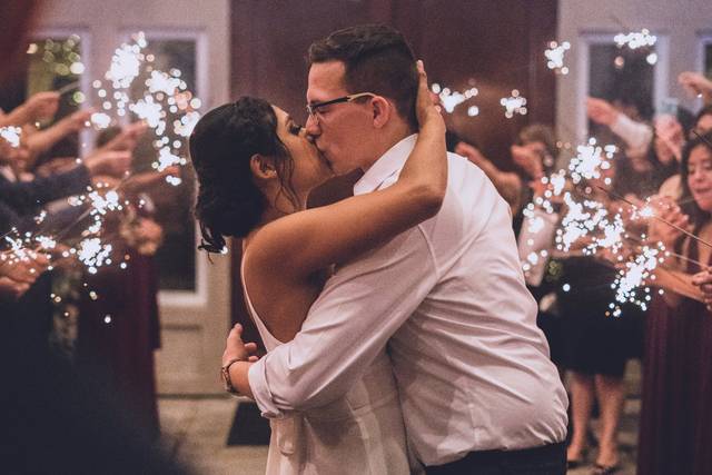 Dance kiss