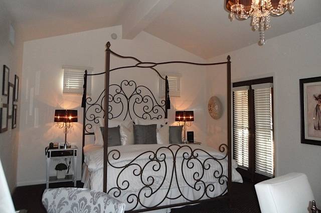 The famous Mamie Van Doren suite....if you like Old Hollywood this suite is perfect...