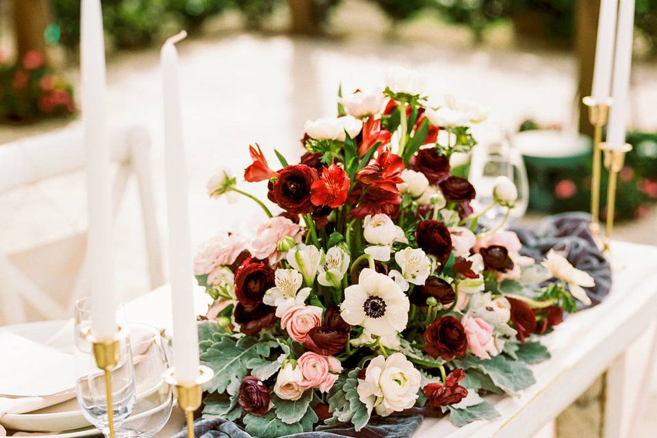 Flowers on the table | Photo: Olivia Richards Photography