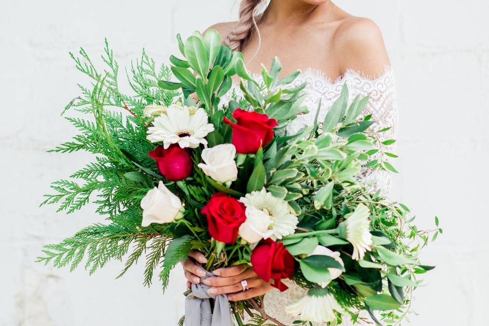 Big bouquet | Photo: Olivia Richards Photography