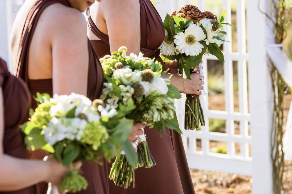 Bouquets for the ladies | Photo: Olivia Richards Photography