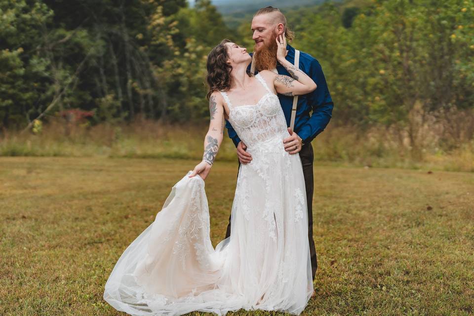 Bride holding grooms face