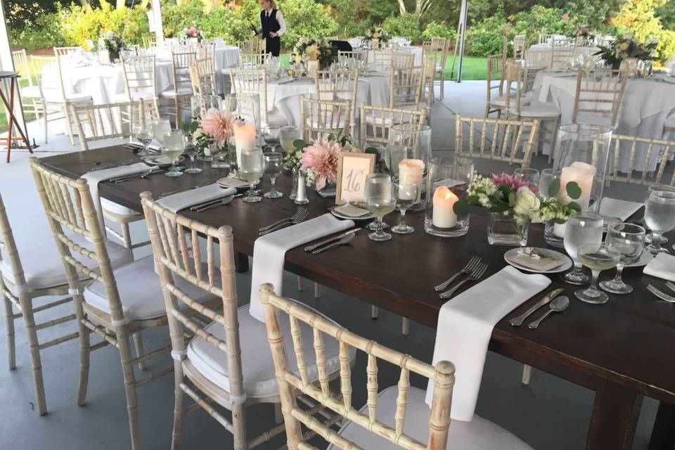 Head table arrangement