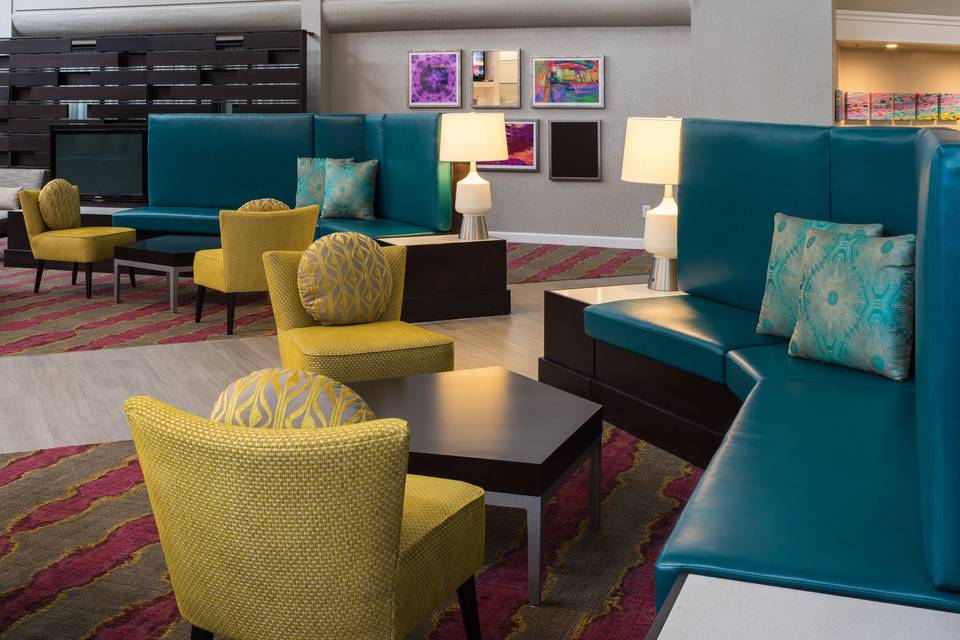 Centre lounge bar seating