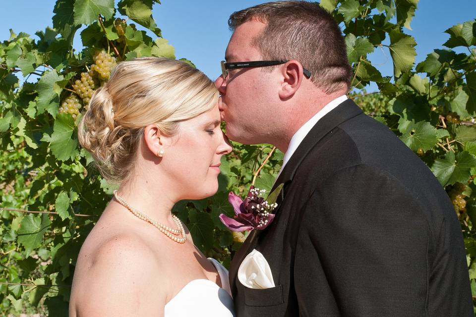 Even the grape vines make a heart when they see love in the Finger Lakes