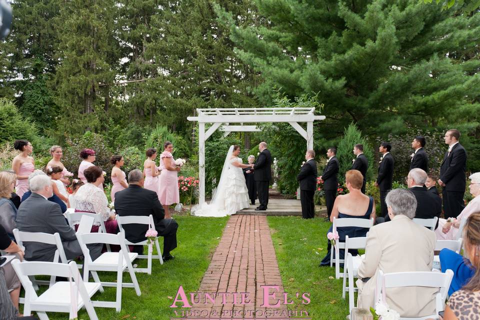 Garden Wedding at Dibble's Inn