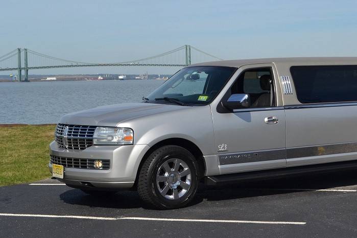 Lincoln Navigator Stretch Limo