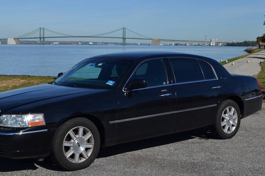 Lincoln Town Car Sedan