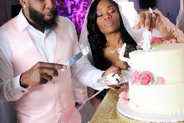 Bride and Groom Cake Cutting
