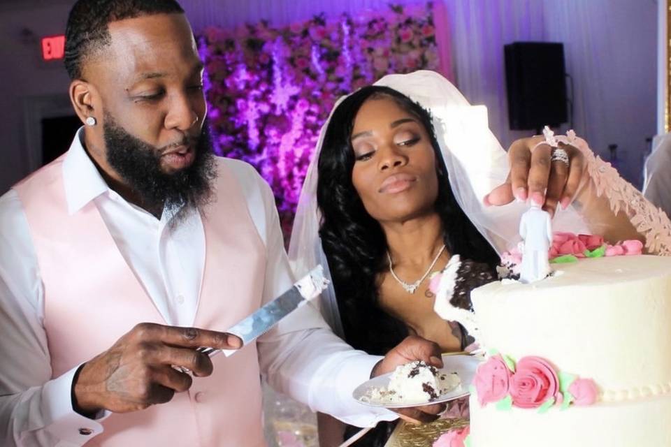 Bride and Groom Cake Cutting