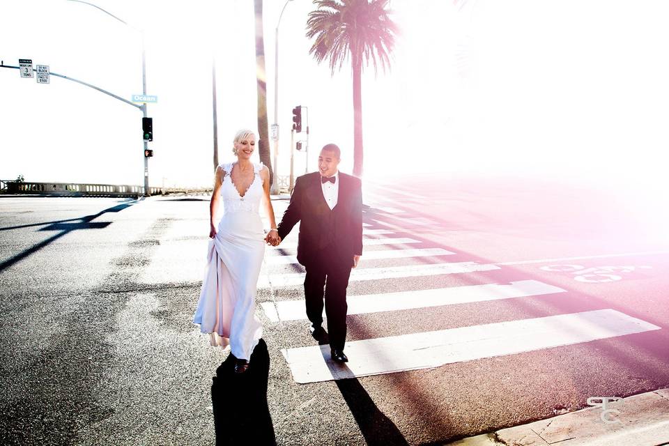 Couple crossing street - Peardon Carrillo Photography