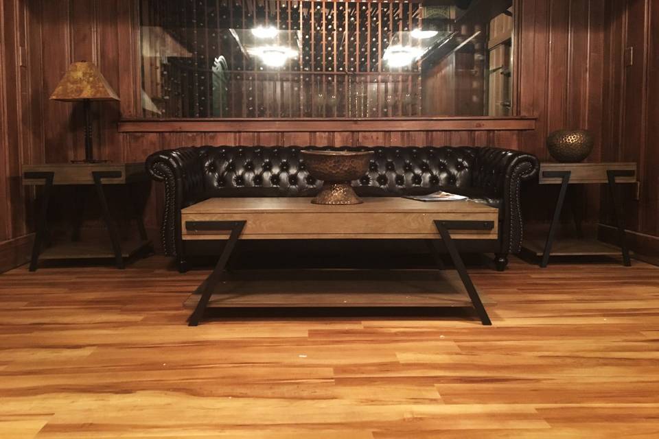 Groom's Tavern lounge area