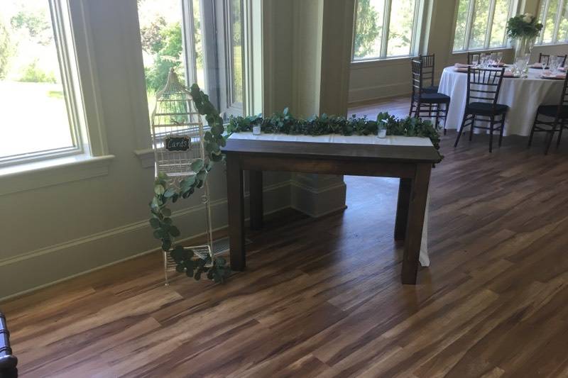 Cards & Barn cake table