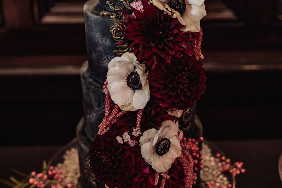 Dark cake colors and florals