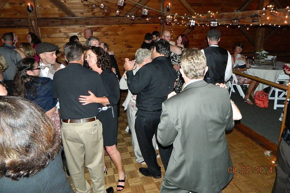 Becka & david's guests enjoying dancing at dell-lea country club.