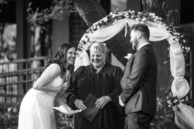 The 10 Best Wedding Officiants in Savannah - WeddingWire