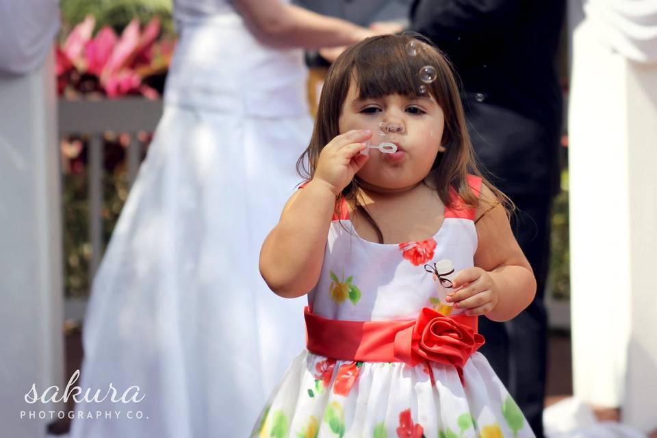 Bubble girl at the wedding