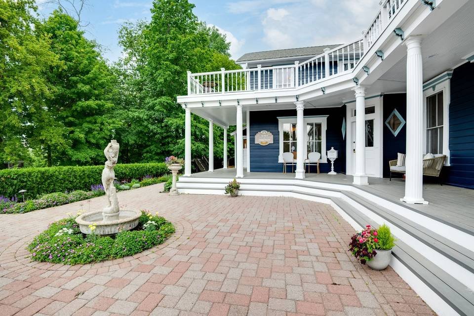 Courtyard patio and deck