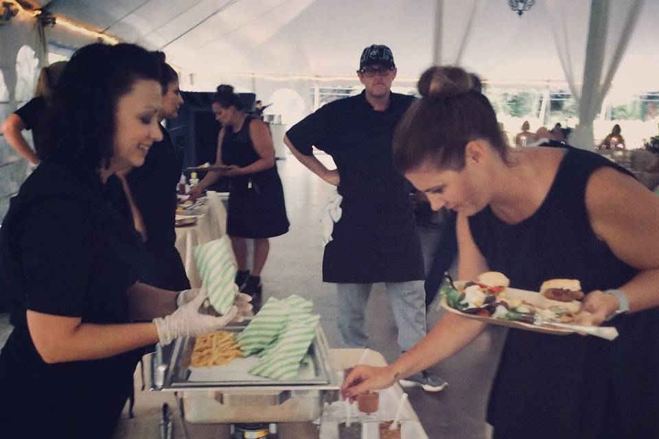 Clark garden wedding, guest selecting toppings for french fried