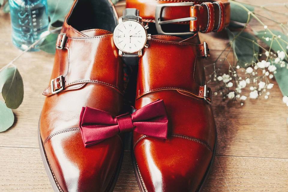 The groom's accessories
