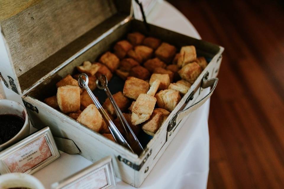 Biscuit box