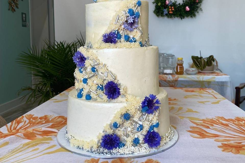 Pretty blue and white tiers