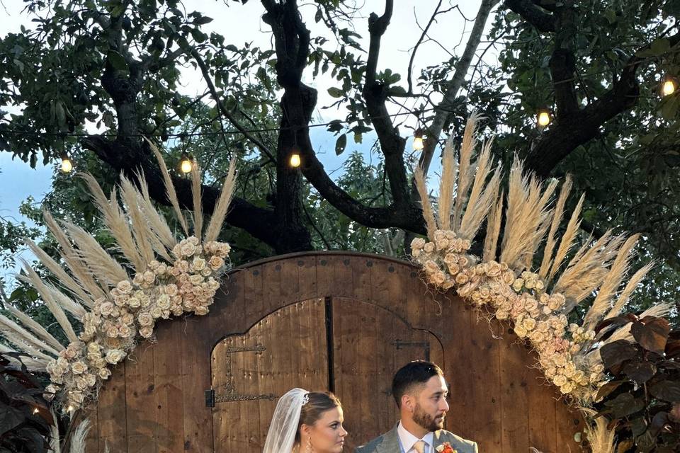 Nude boho Ceremony