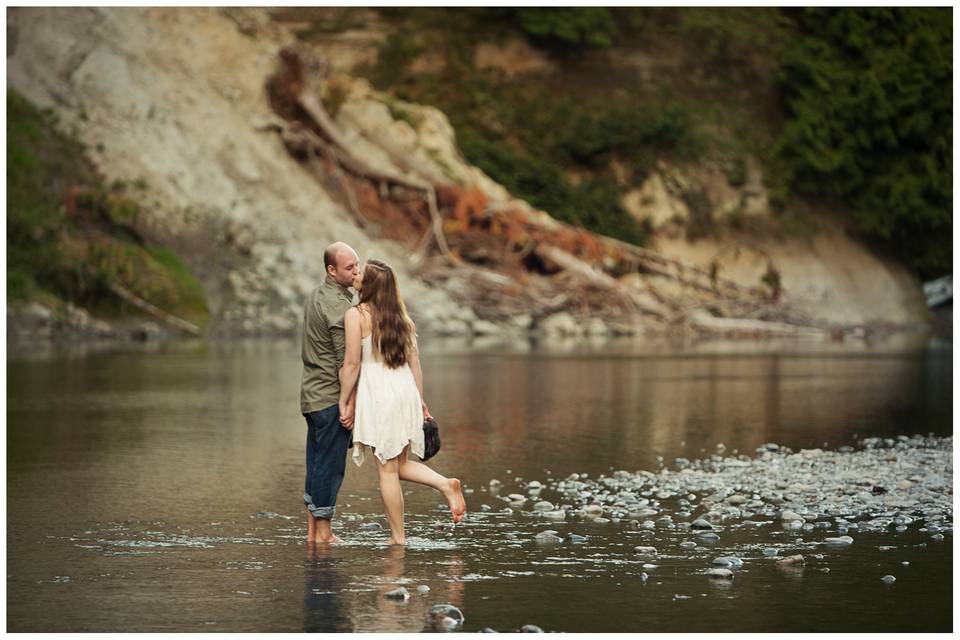 Scenic kiss - Arlene Chambers Photography