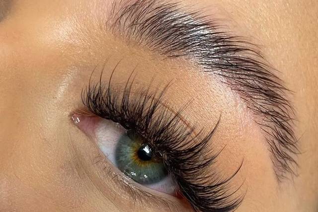 Full volume lashes