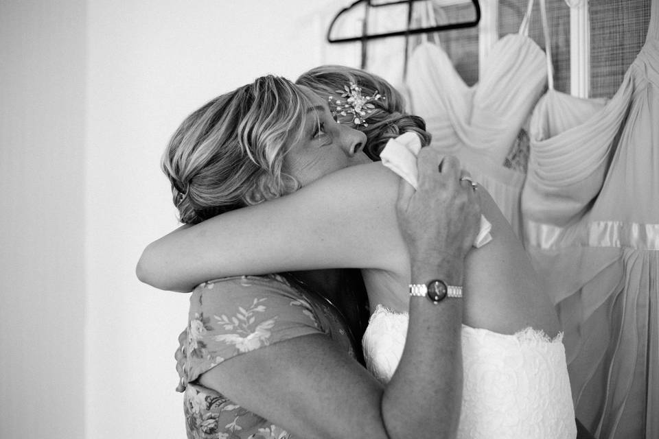 Heartfelt hug - Arsenic & White Lace | Photography & Cinematography