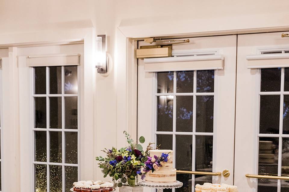 Cake & cupcake table