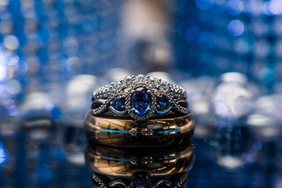 Ring with blue ornaments