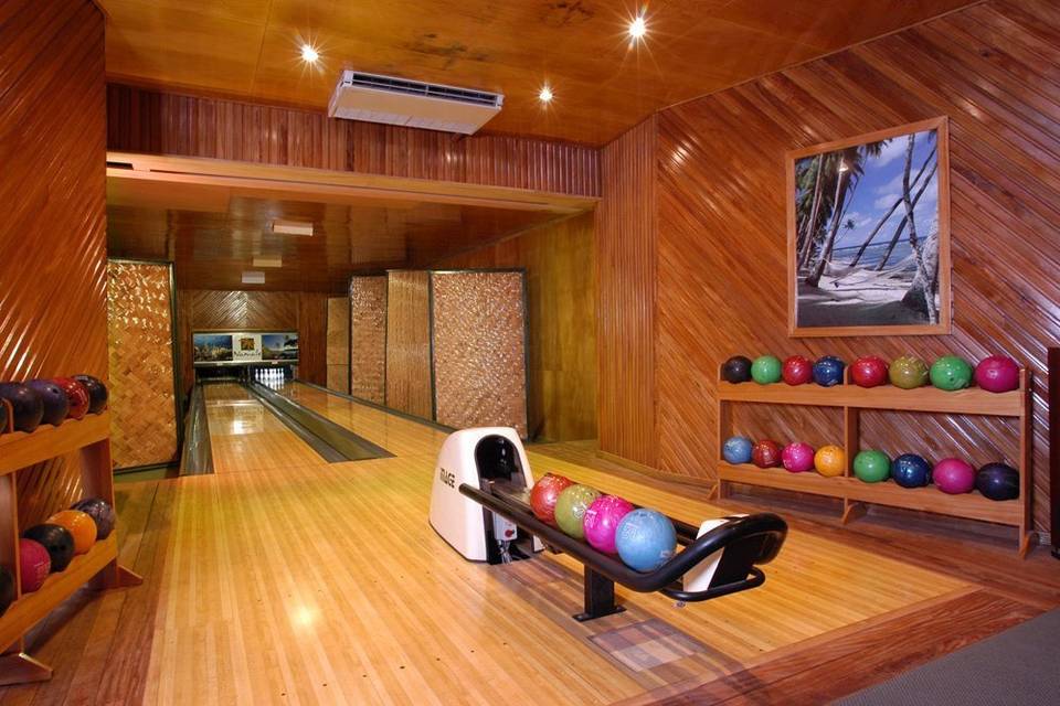 Namale Kava BowlTake a break and enjoy 10-pin bowling, virtual golf, air hockey, billiards or the private movie theater in the Kava Bowl