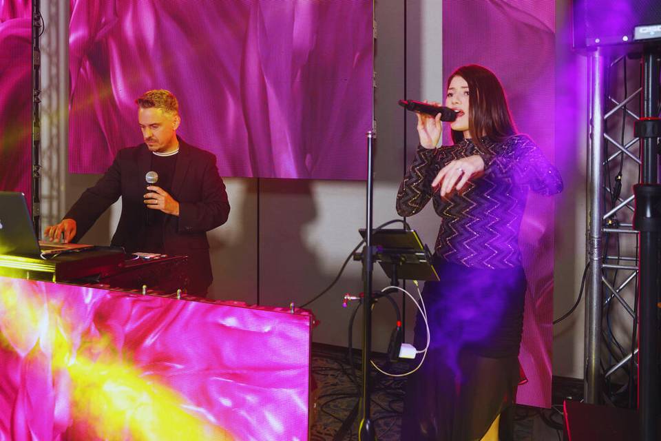Duo + DJ
