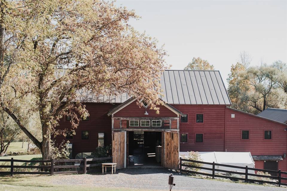 The Lovely Reception Barn