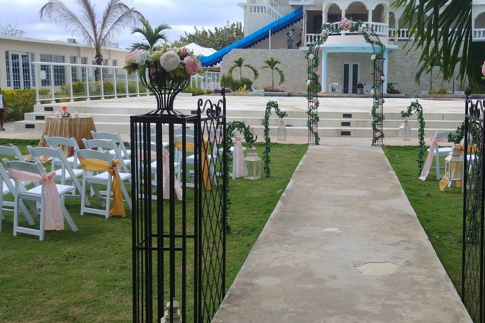 Garden wedding at Travellers