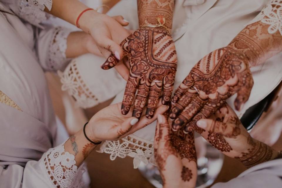 Intricate wedding henna