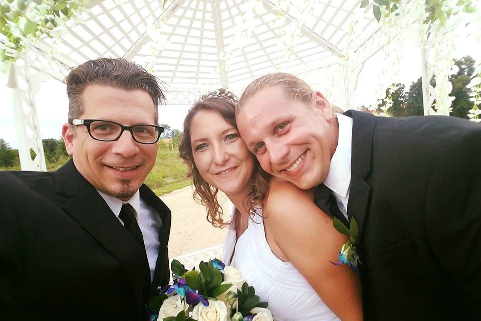 Couple with the officiant