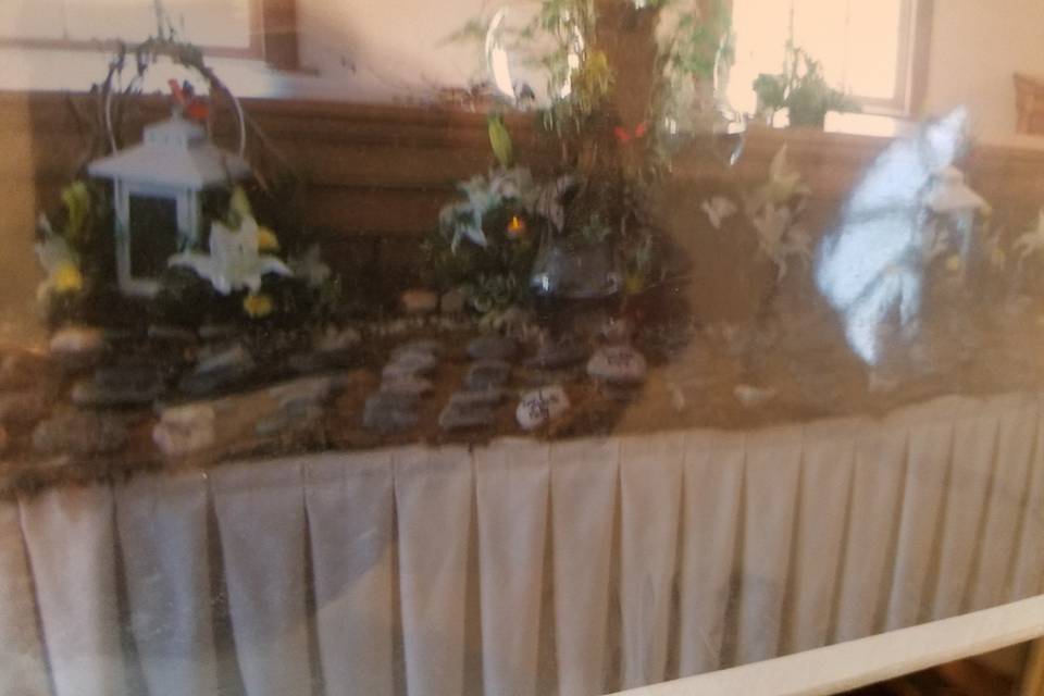 PLACE CARD TABLE